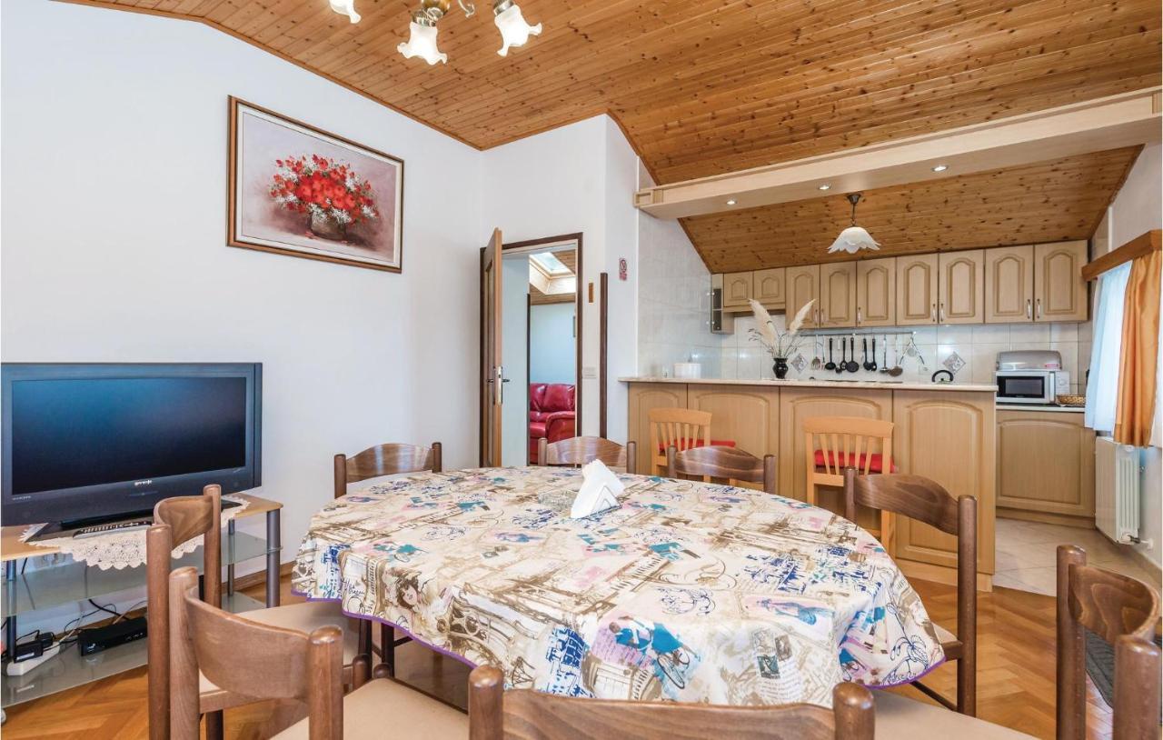 Beautiful Apartment In Brsec With Kitchen Eksteriør billede