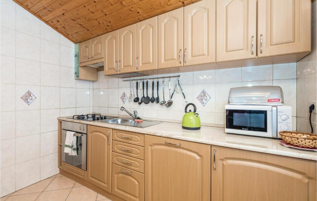 Beautiful Apartment In Brsec With Kitchen Eksteriør billede