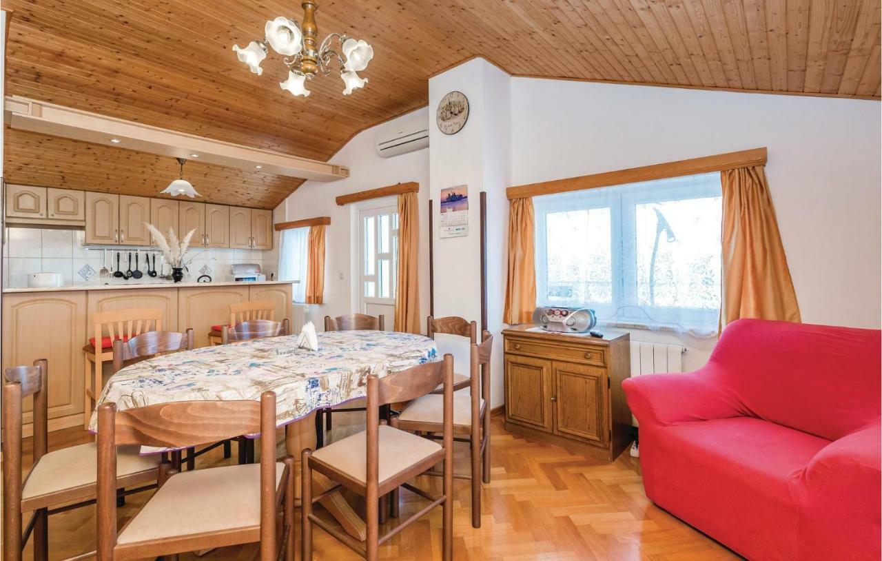 Beautiful Apartment In Brsec With Kitchen Eksteriør billede